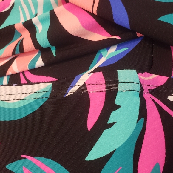 Leilani Floral Swimsuit Top Black, Multicolored NWT - Picture 9 of 12